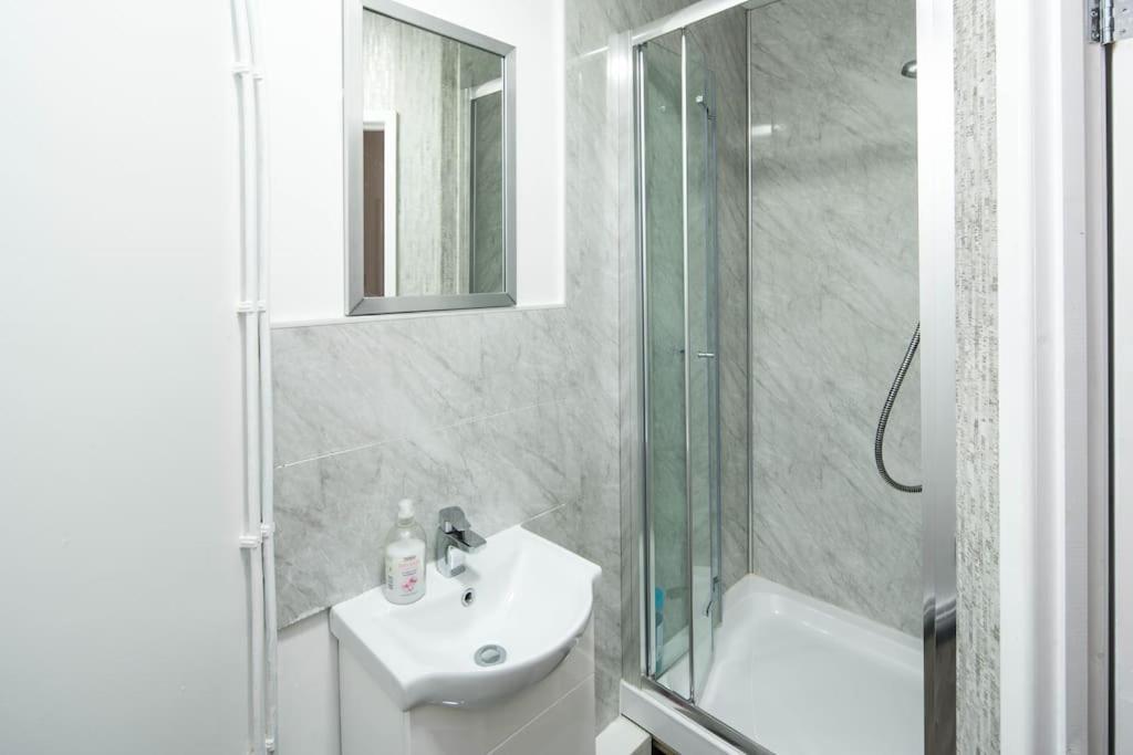 Spacious Studio For Up To 4! Sofa Bed London Exterior photo